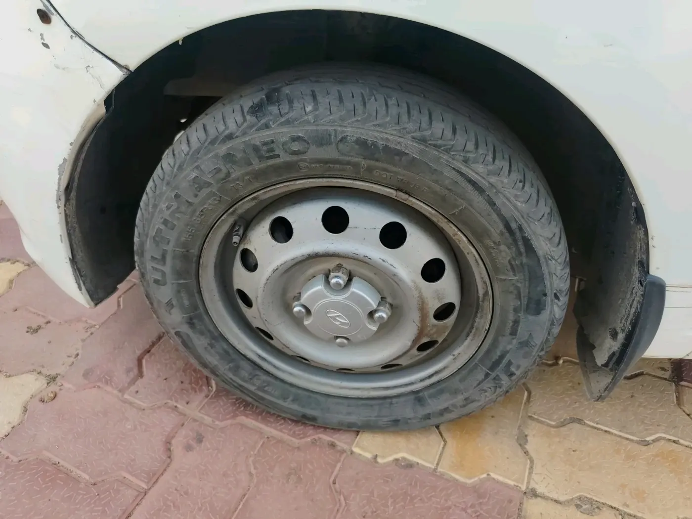 2011 Hyundai i10 ERA 1.1, Petrol, Manual, 1,05,030 km, tyre