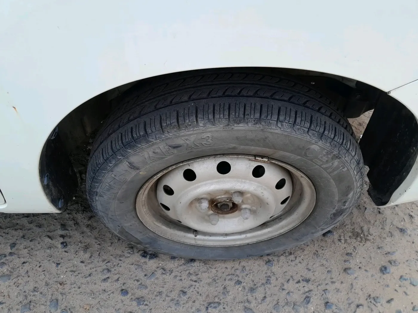 2011 Maruti Wagon R 1.0 LXI, Petrol, Manual, 54,955 km, tyre