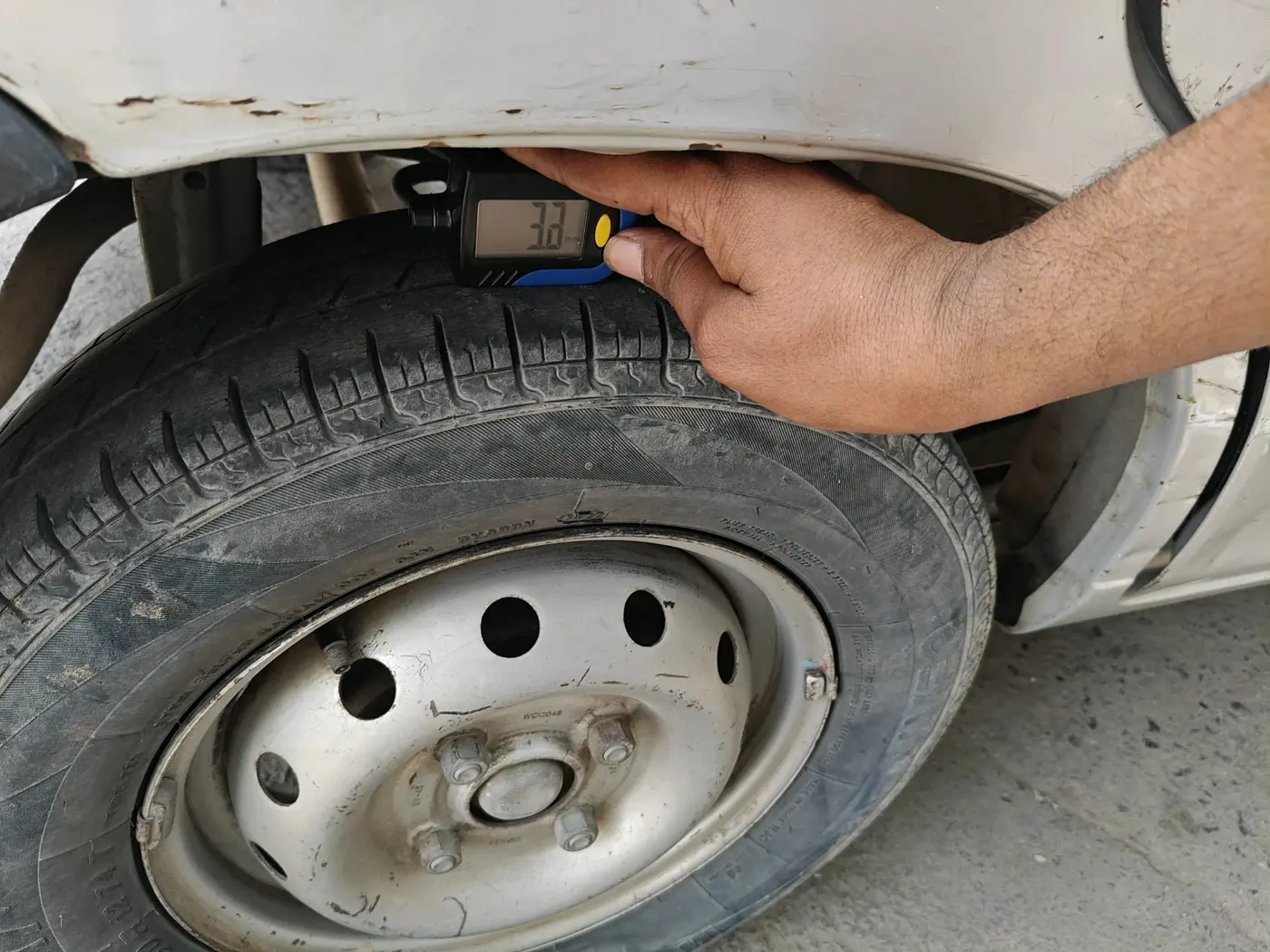 2012 Maruti Alto LXI CNG, CNG, Manual, 94,742 km, tyre