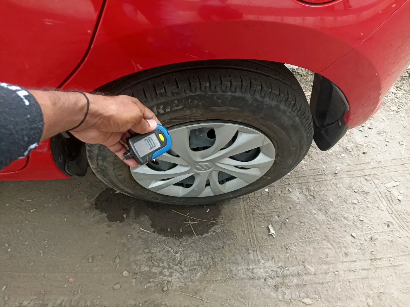 2022 Maruti Swift VXI AMT, Petrol, Automatic, 25,572 km, tyre
