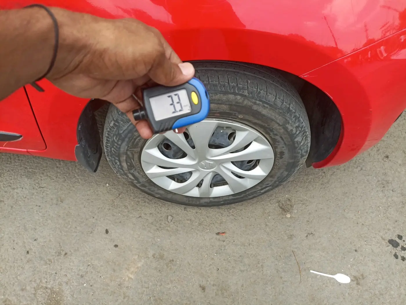 2022 Maruti Swift VXI AMT, Petrol, Automatic, 25,572 km, tyre