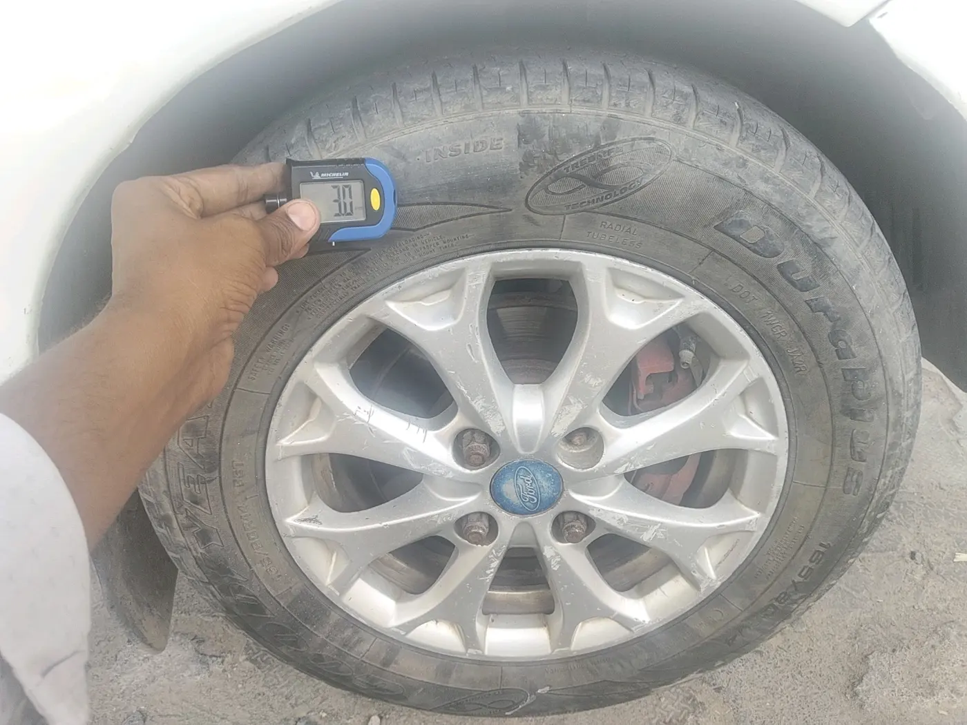 2013 Ford Figo TITANIUM 1.4 DIESEL, Diesel, Manual, 1,86,599 km, tyre
