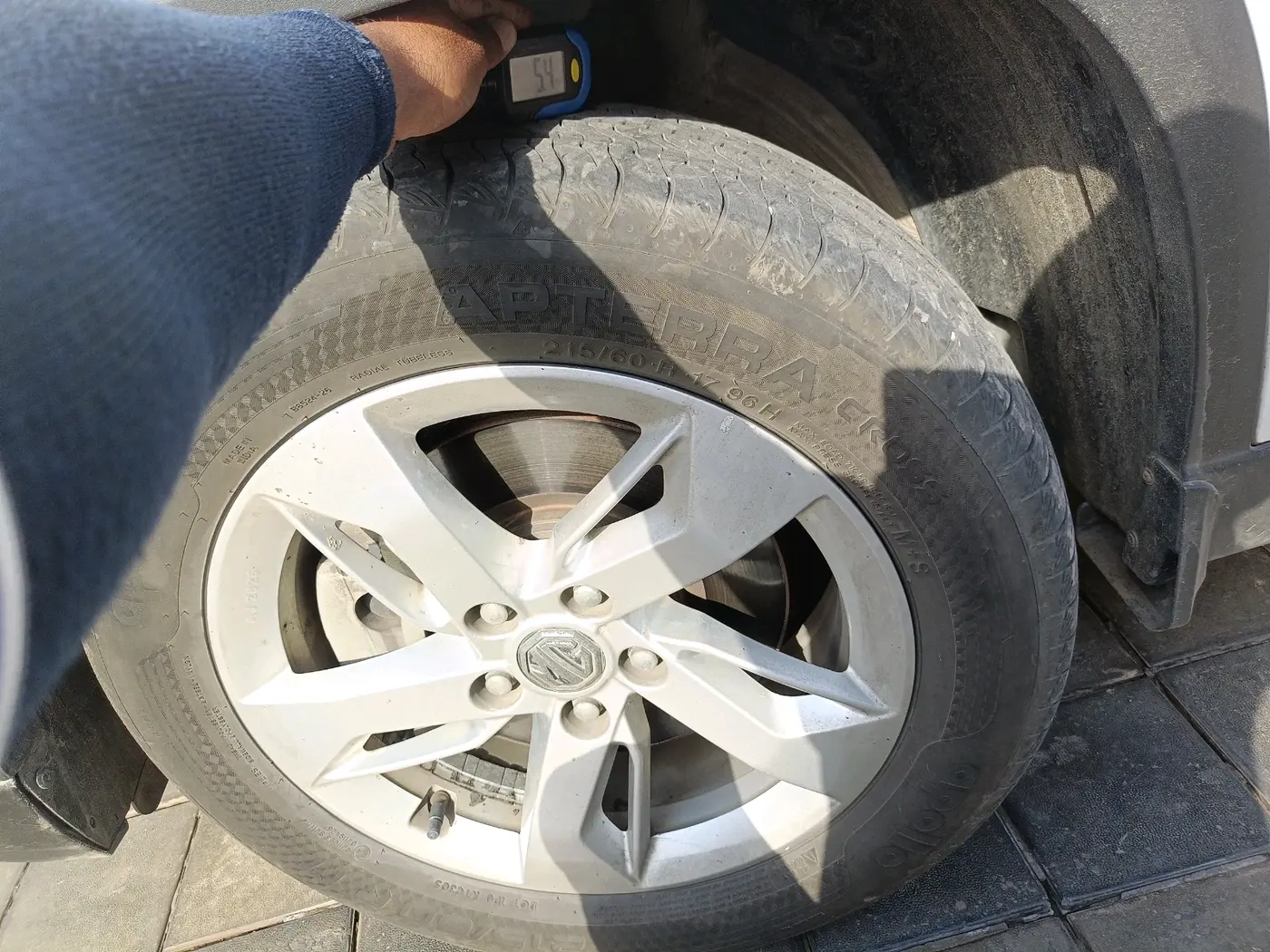 2019 MG HECTOR SUPER HYBRID 1.5 PETROL, Petrol, Manual, 1,04,015 km, tyre