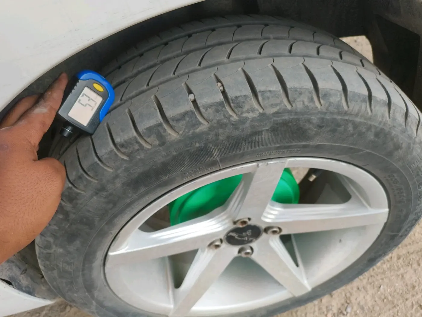 2022 Maruti Swift VXI, Petrol, Manual, 42,469 km, tyre