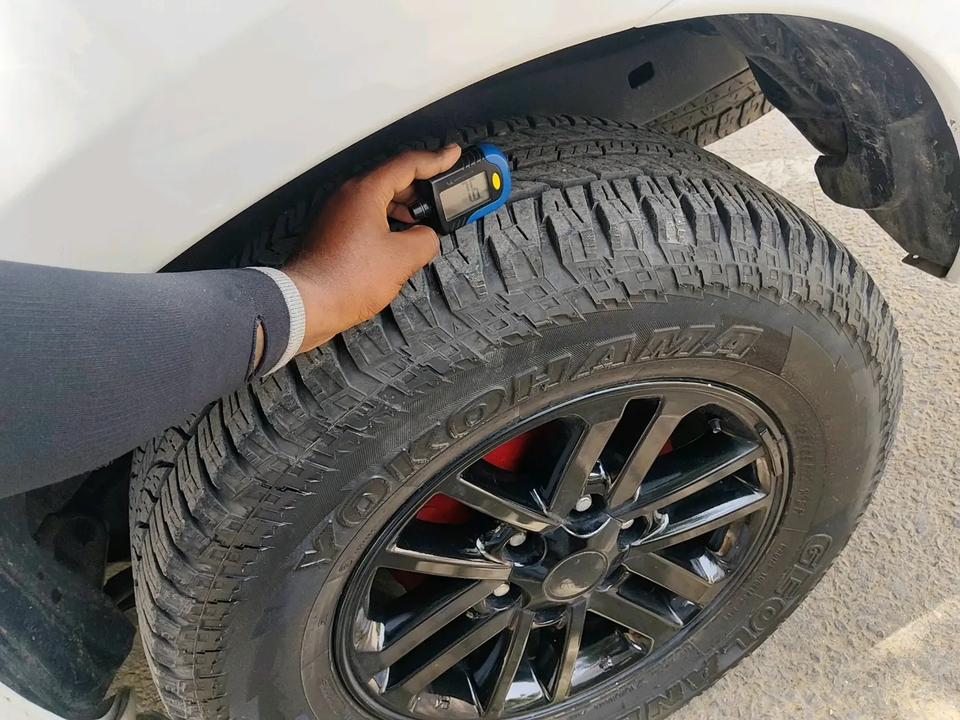2014 Toyota Fortuner 3.0 4X2 AT, Diesel, Automatic, 1,24,613 km, tyre