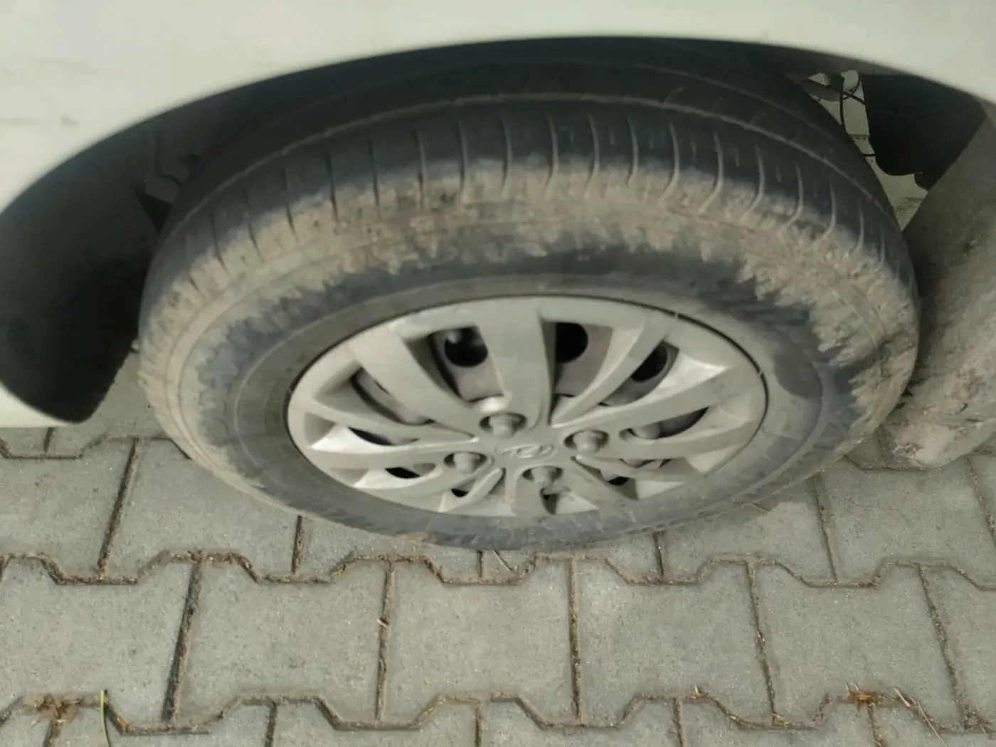 2013 Hyundai i10 SPORTZ 1.2 AT, Petrol, Automatic, 87,807 km, tyre