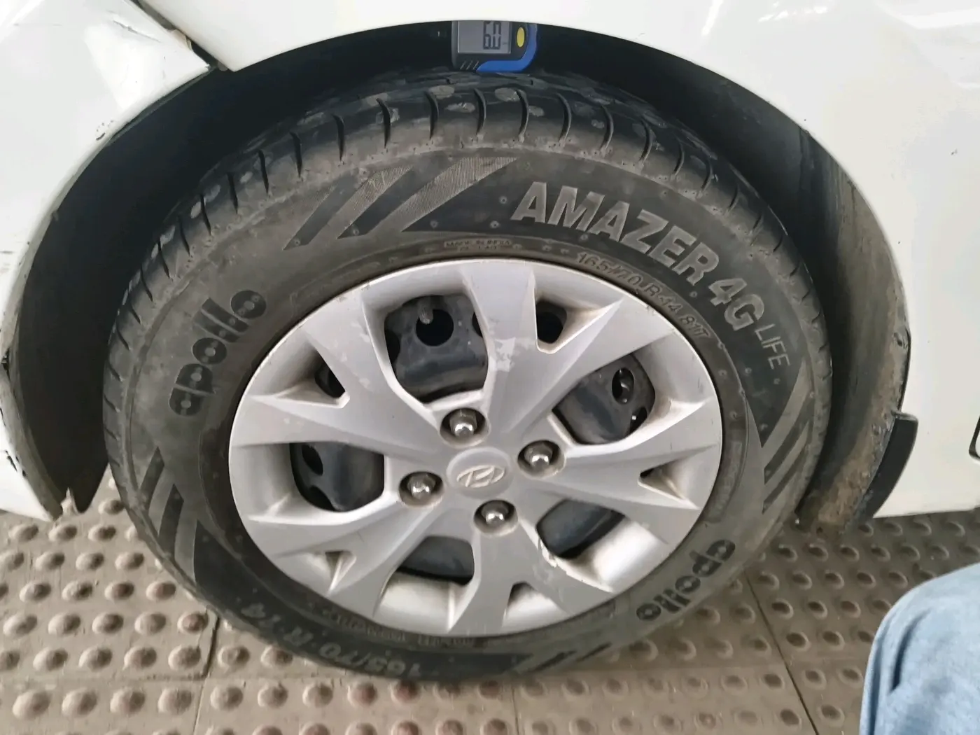 2015 Hyundai Grand i10 SPORTZ 1.1 CRDI, Diesel, Manual, 98,300 km, tyre