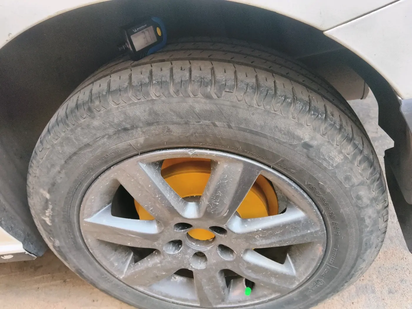2013 Volkswagen Vento COMFORTLINE DIESEL 1.6, Diesel, Manual, 64,005 km, tyre