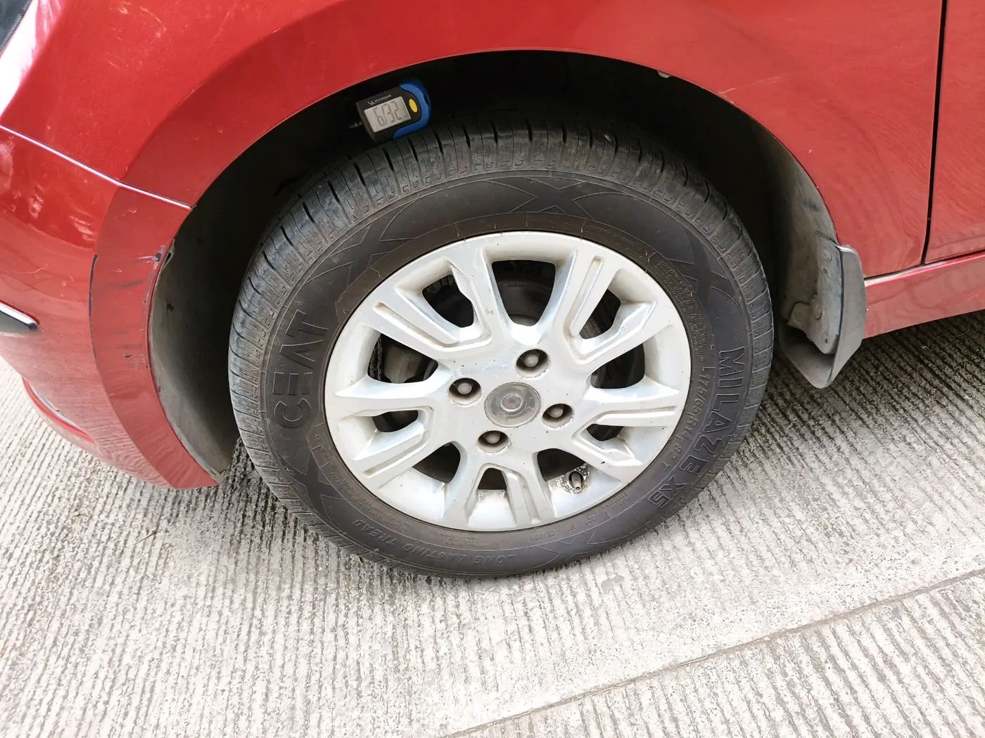 2017 Tata Tiago XZ PETROL, Petrol, Manual, 36,491 km, tyre