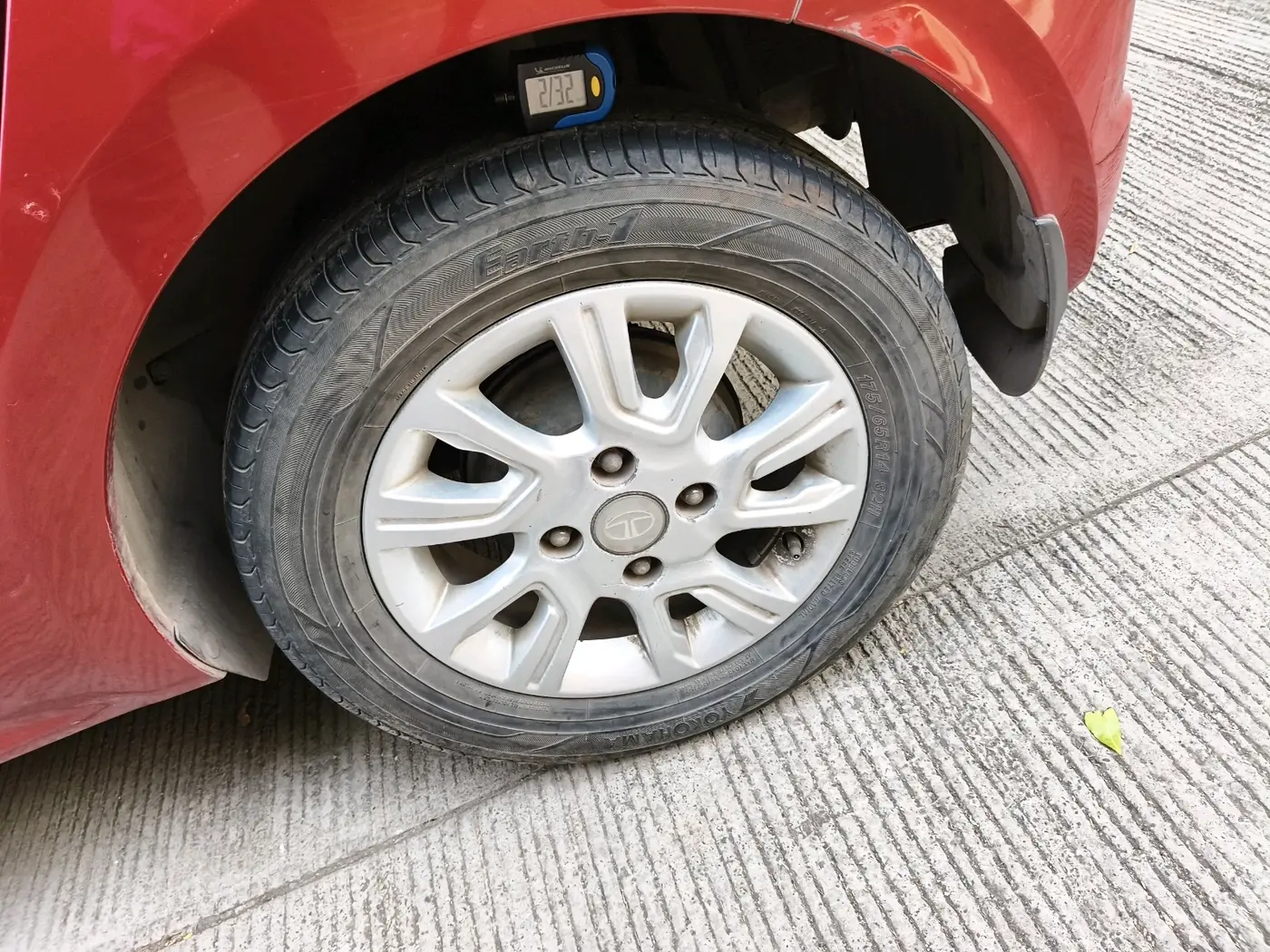 2017 Tata Tiago XZ PETROL, Petrol, Manual, 36,491 km, tyre