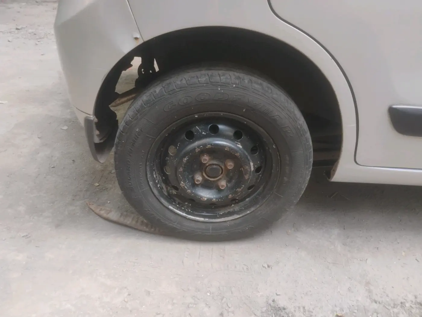 2013 Maruti Wagon R 1.0 VXI, Petrol, Manual, 67,026 km, tyre
