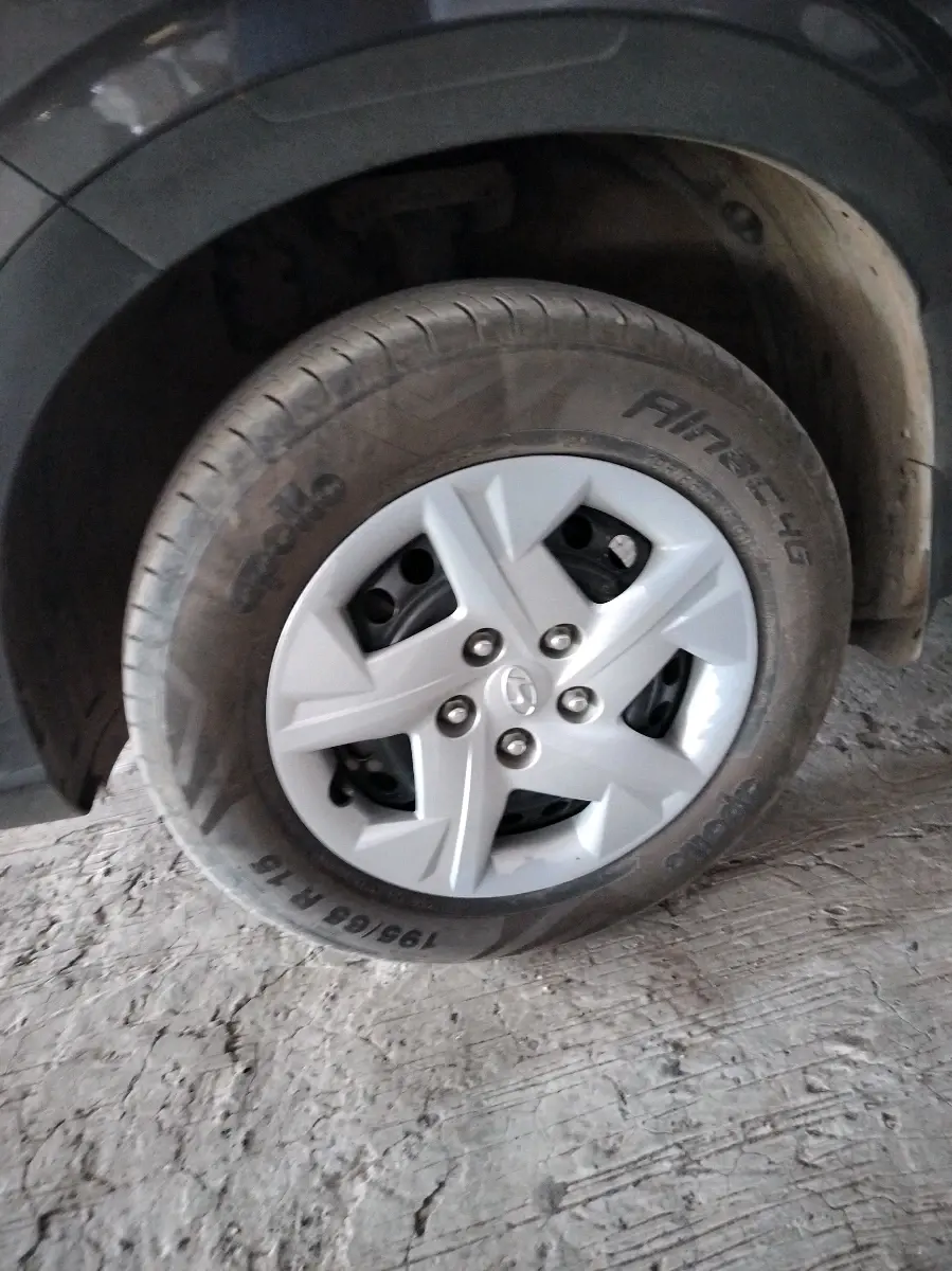 2021 Hyundai VENUE S+ 1.2, Petrol, Manual, 20,589 km, tyre