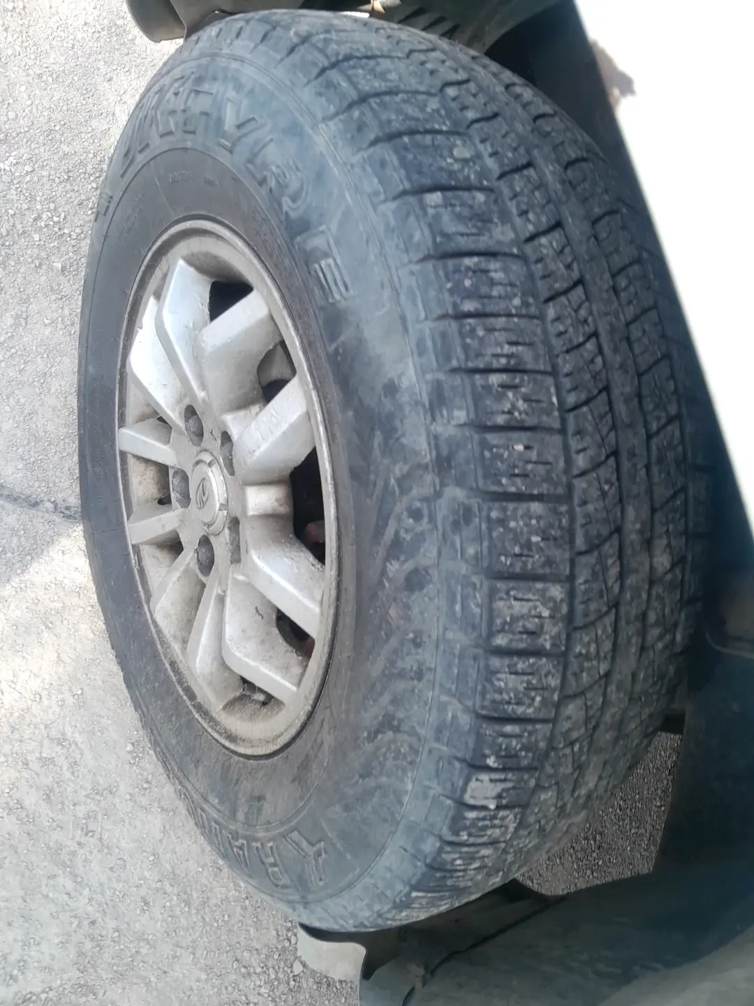 2016 Mahindra TUV300 T8 AMT, Diesel, Automatic, 92,401 km, tyre