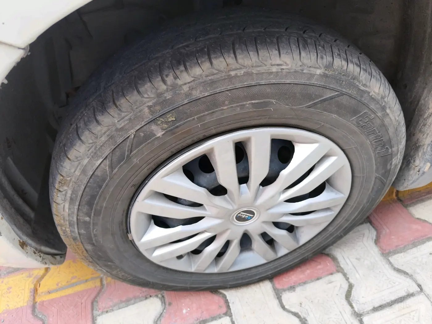 2017 Maruti Swift VDI, Diesel, Manual, 1,35,000 km, tyre