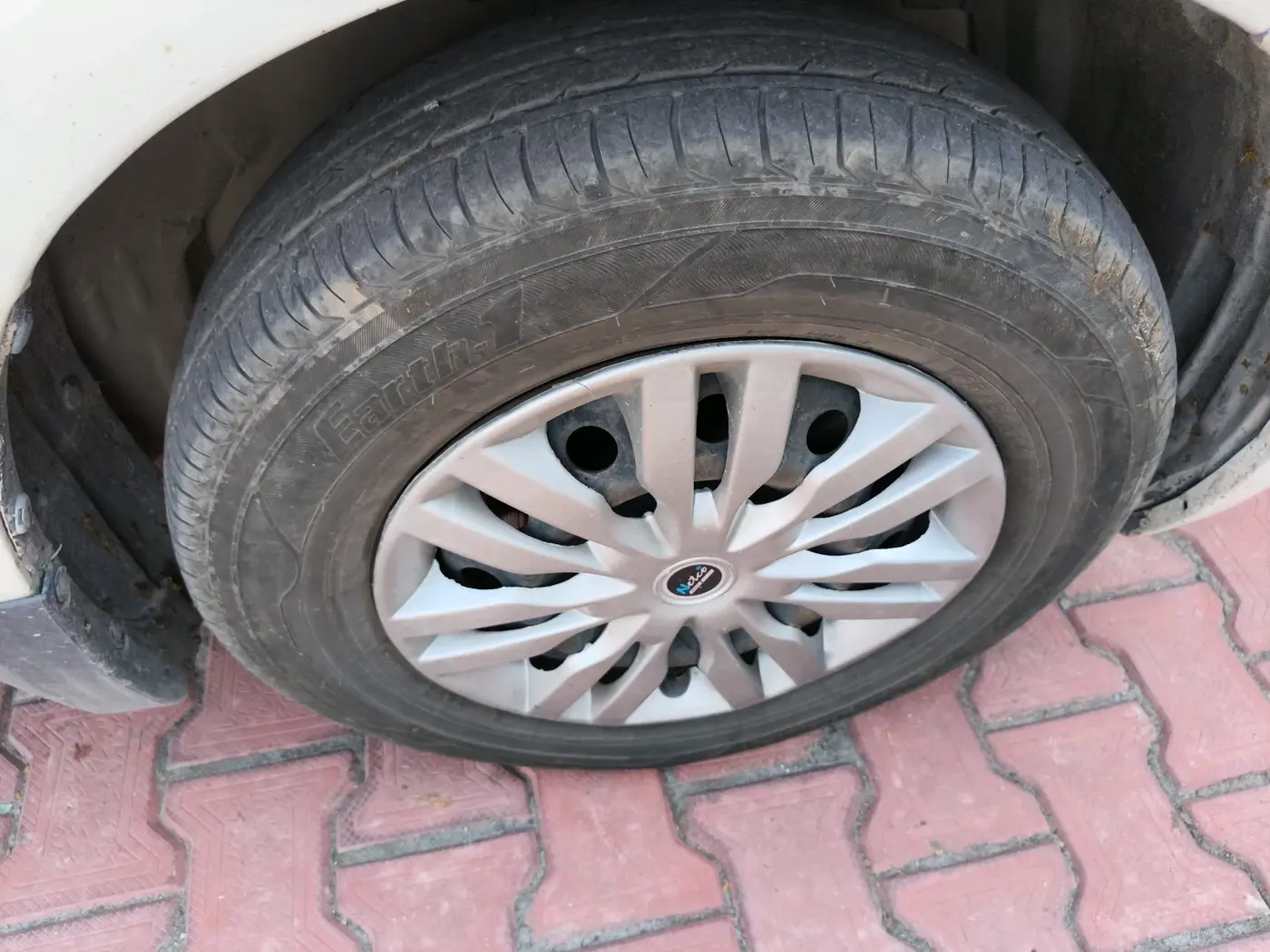2017 Maruti Swift VDI, Diesel, Manual, 1,35,000 km, tyre