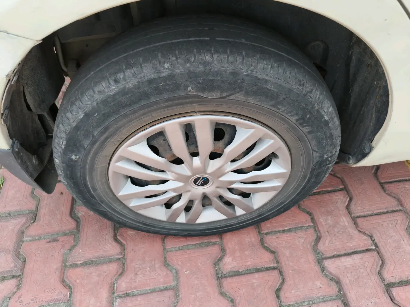 2017 Maruti Swift VDI, Diesel, Manual, 1,35,000 km, tyre