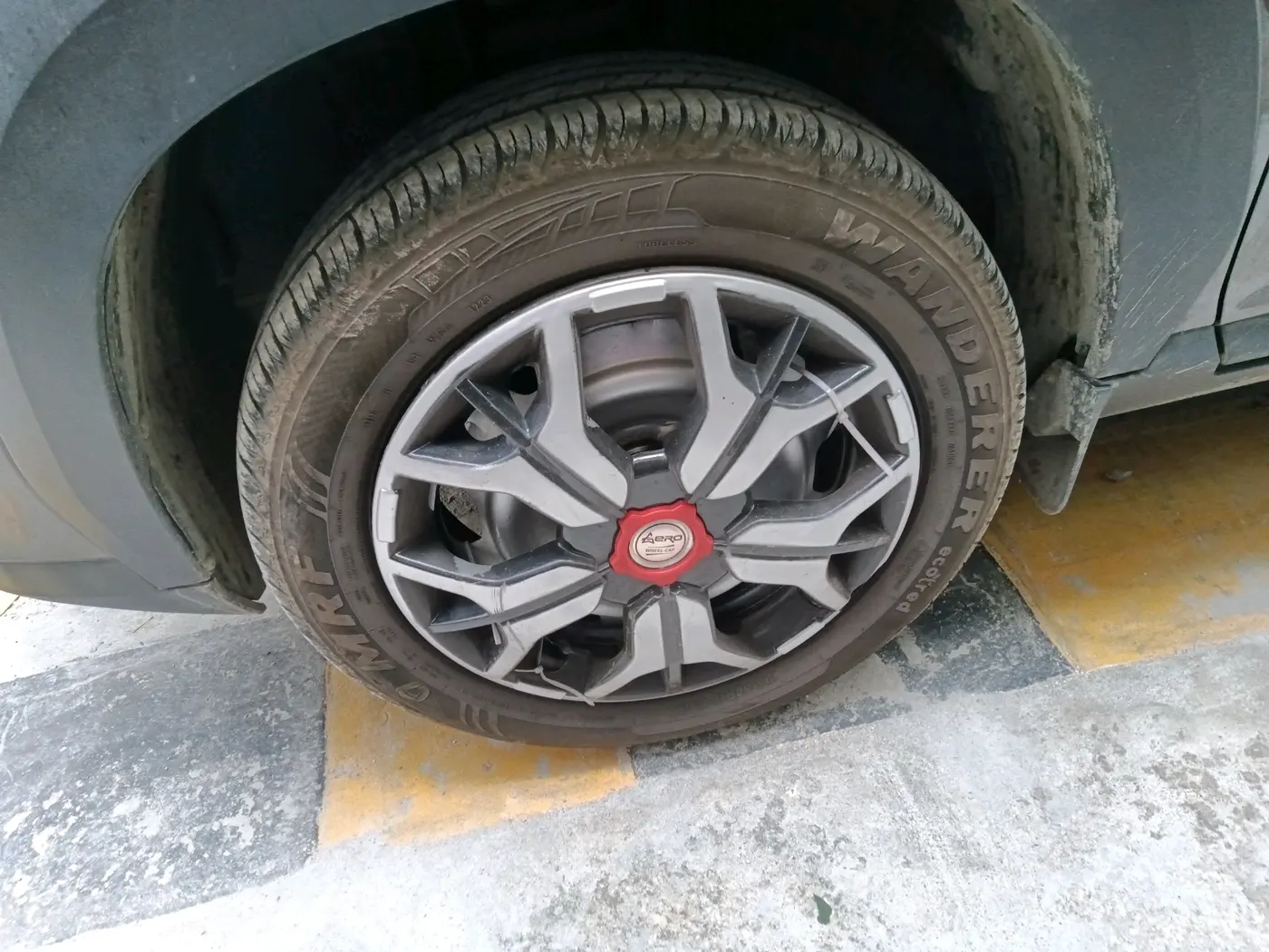 2023 Nissan MAGNITE XE, Petrol, Manual, 8,086 km, tyre