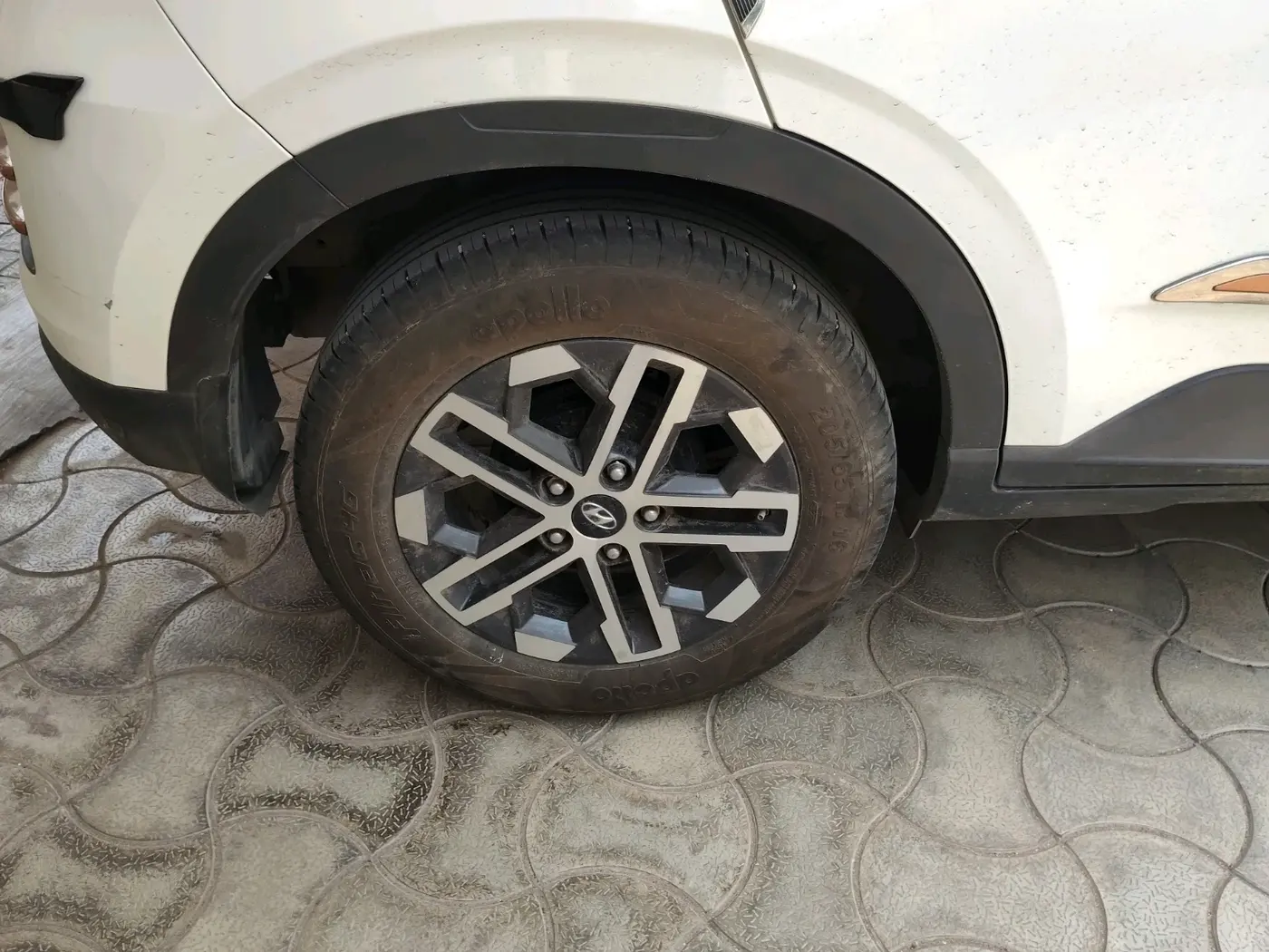 2023 Hyundai VENUE SX 1.2 PETROL, Petrol, Manual, 23,101 km, tyre