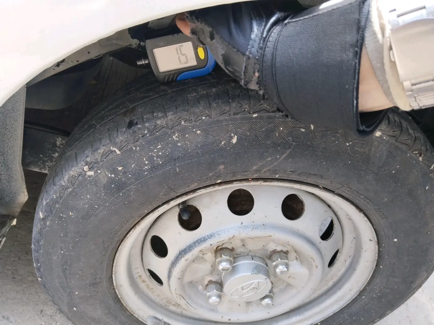 2013 Hyundai Eon ERA +, Petrol, Manual, 1 km, tyre