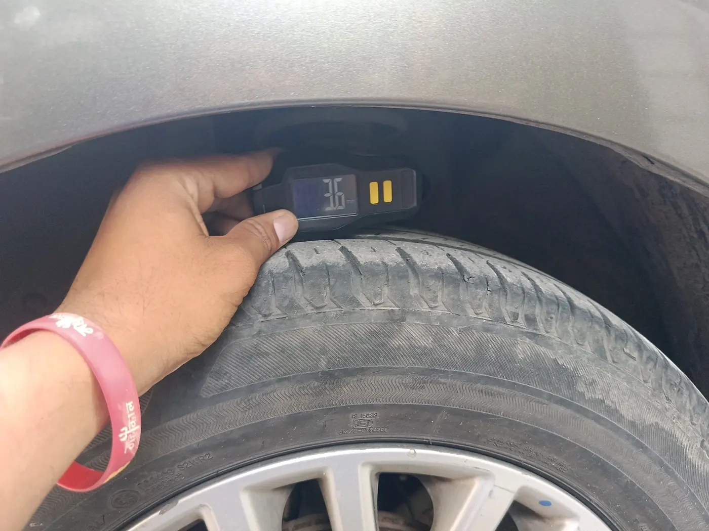 2017 Maruti Dzire ZDI AMT, Diesel, Automatic, 1,04,573 km, tyre