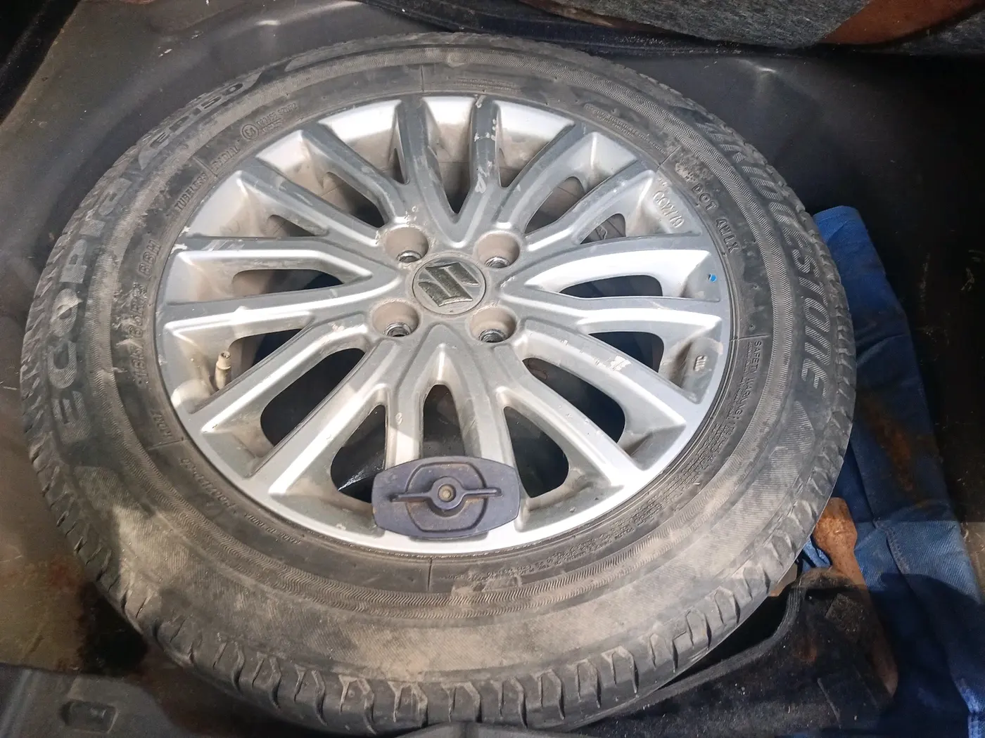 2017 Maruti Dzire ZDI AMT, Diesel, Automatic, 1,04,573 km, tyre