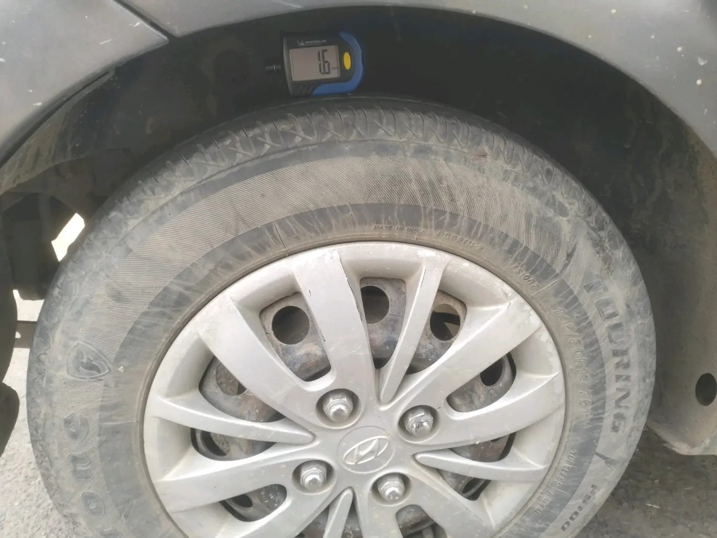 2013 Hyundai i10 MAGNA 1.1, Petrol, Manual, 1,03,036 km, tyre
