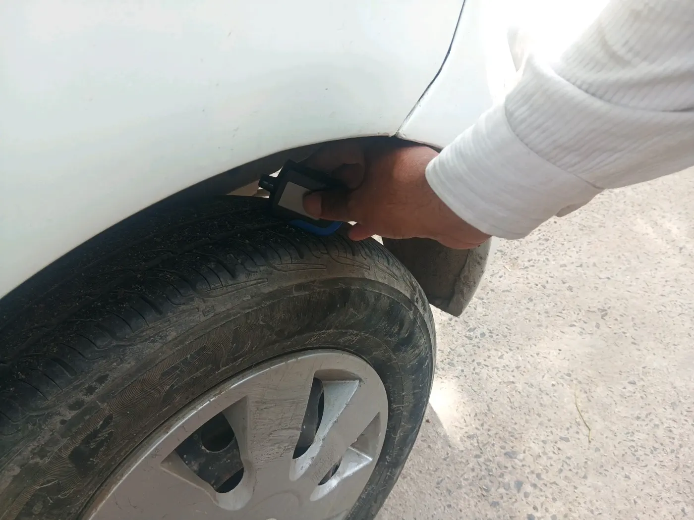 2013 Hyundai i10 MAGNA 1.2, Petrol, Manual, 1,04,844 km, tyre