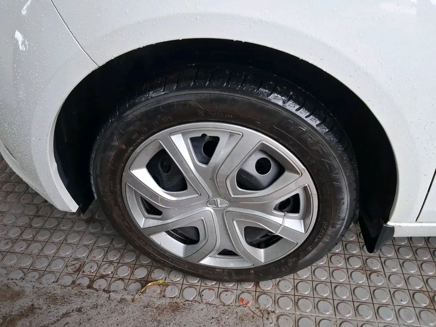 2021 Tata ALTROZ XT PETROL, Petrol, Manual, 20,381 km, tyre