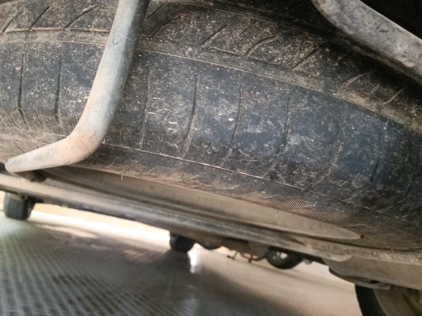 2012 Maruti Ertiga ZDI, Diesel, Manual, 1,49,305 km, tyre
