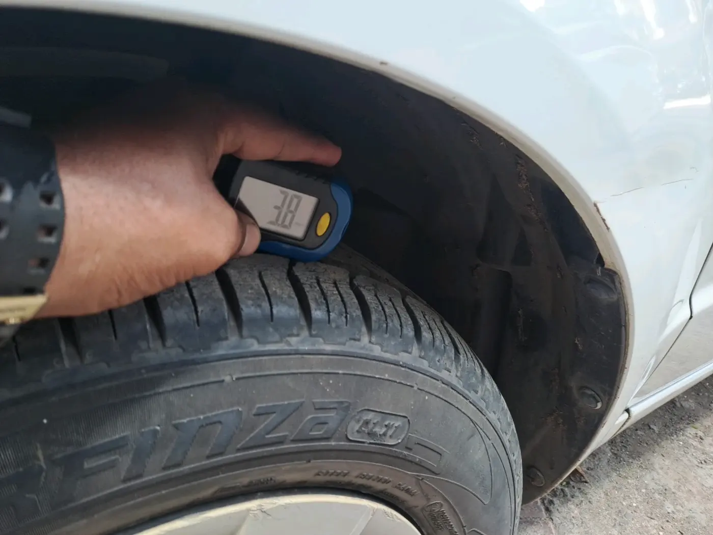 2013 Maruti SX4 VXI CNG, CNG, Manual, 1,63,802 km, tyre