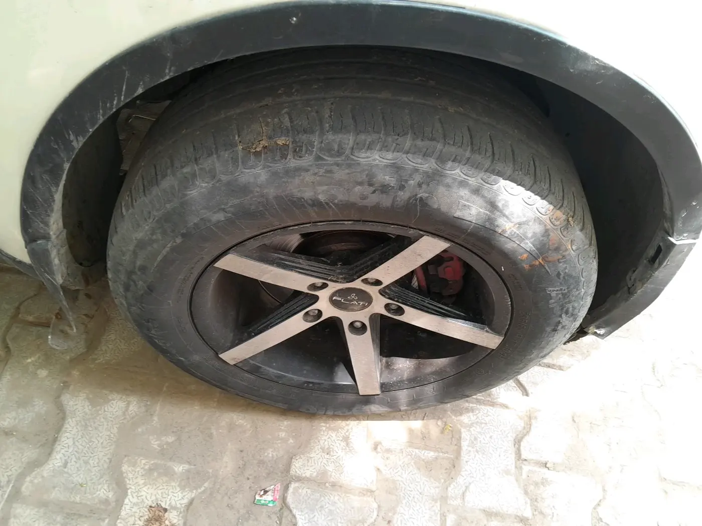 2016 Mahindra XUV500 W10 AT 1.99, Diesel, Automatic, 81,473 km, tyre