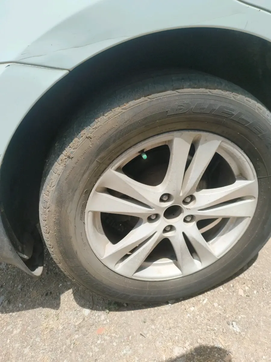 2011 Hyundai Santa Fe 2 WD, Diesel, Manual, 2,00,477 km, tyre