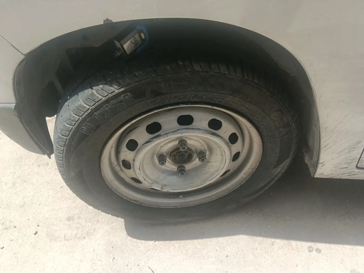 2016 Mahindra Kuv100 K2 D 6 STR, Diesel, Manual, 1,53,754 km, tyre