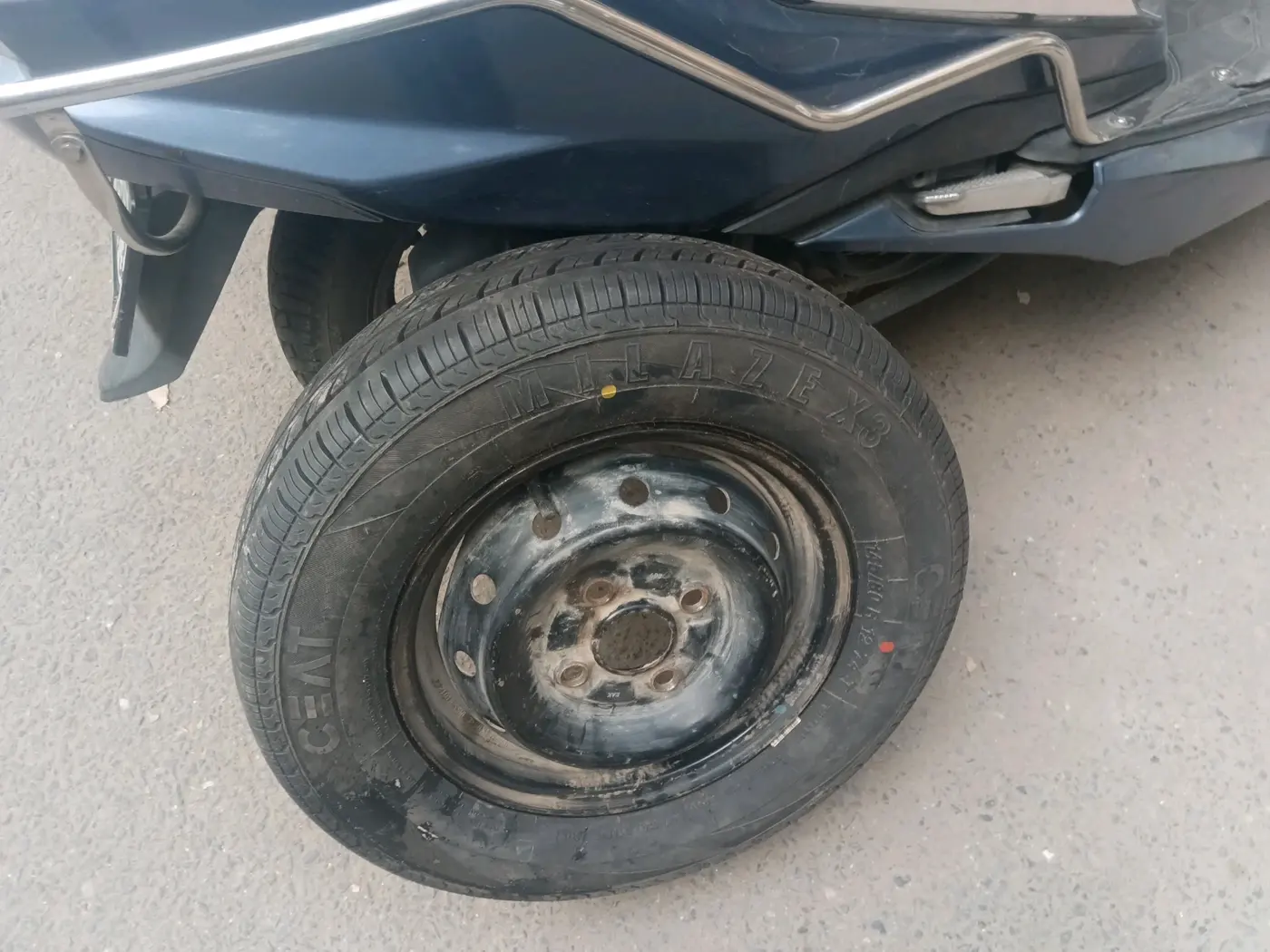 2021 Maruti Alto LXI OPT CNG, CNG, Manual, 92,766 km, tyre