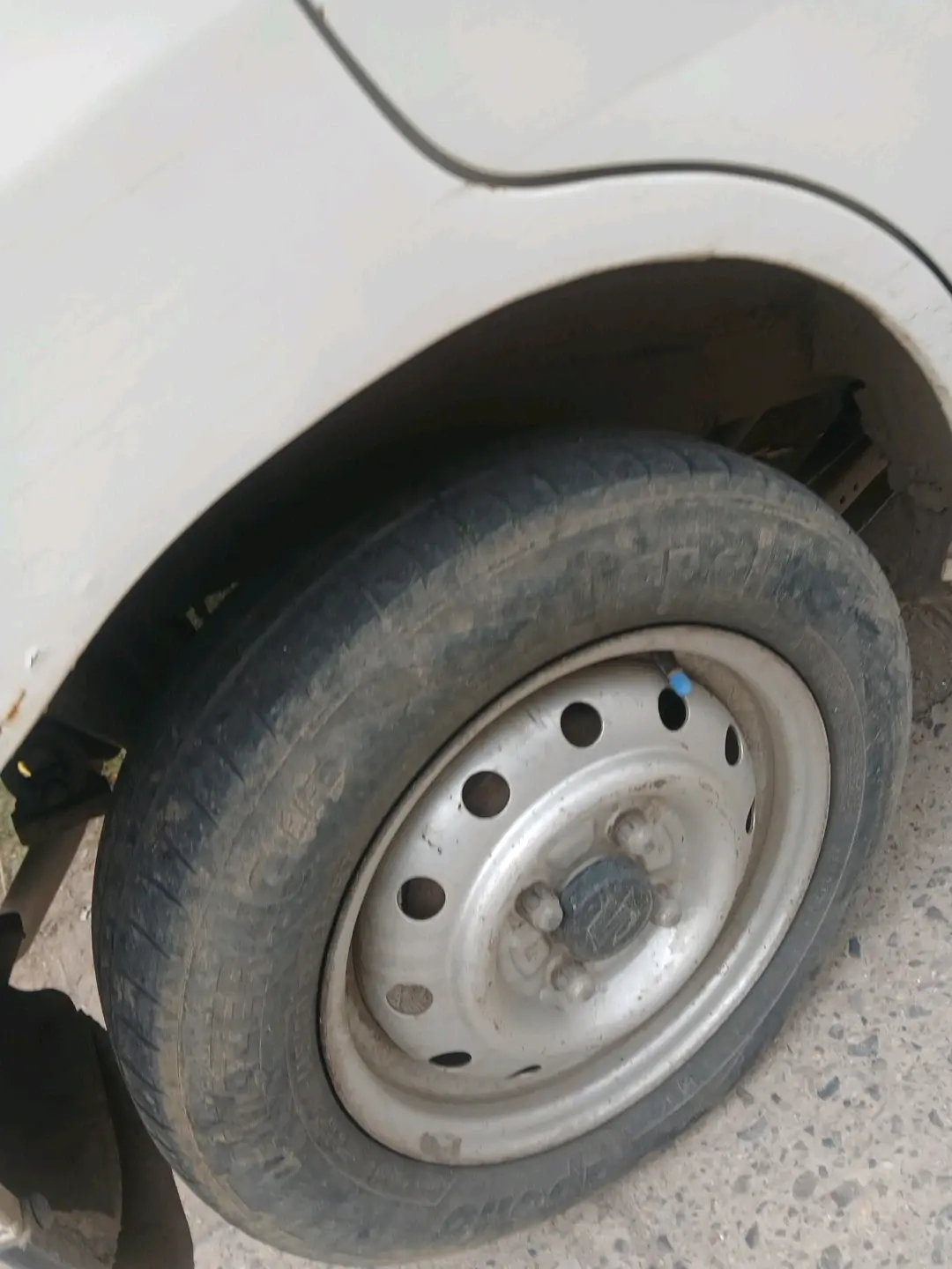 2013 Maruti Wagon R 1.0 LXI CNG, CNG, Manual, 1,46,090 km, tyre