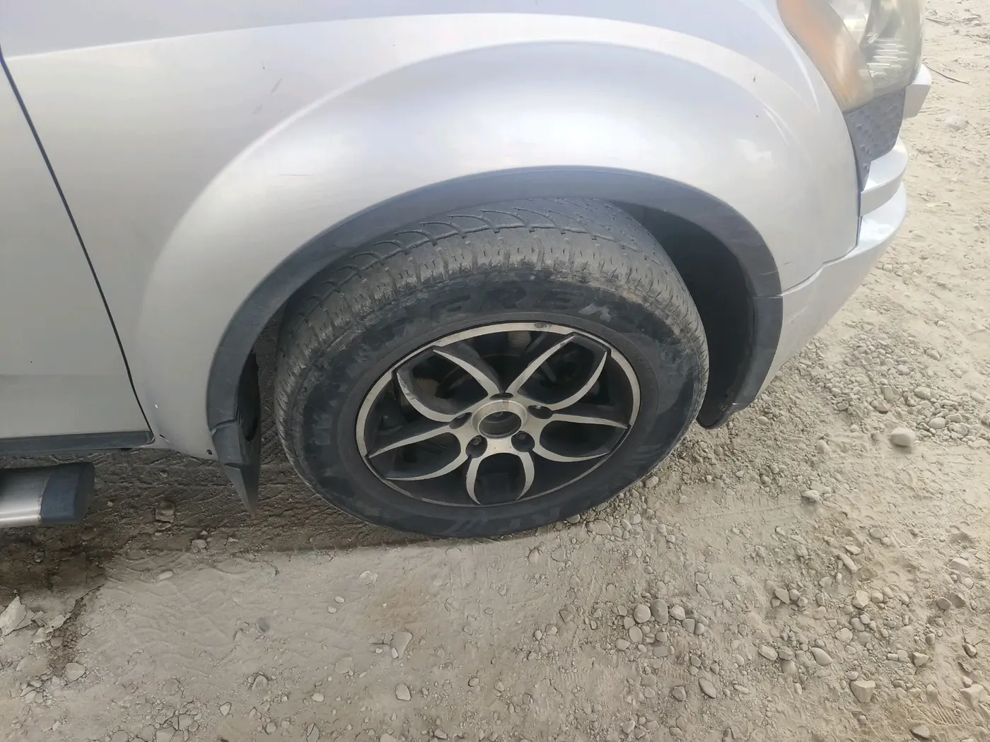 2014 Mahindra XUV500 W6, Diesel, Manual, 1,79,704 km, tyre
