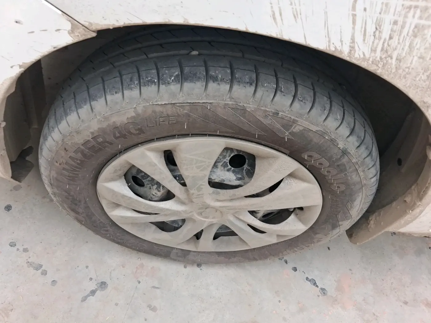 2016 Maruti Wagon R 1.0 VXI, CNG, Manual, 1,03,155 km, tyre