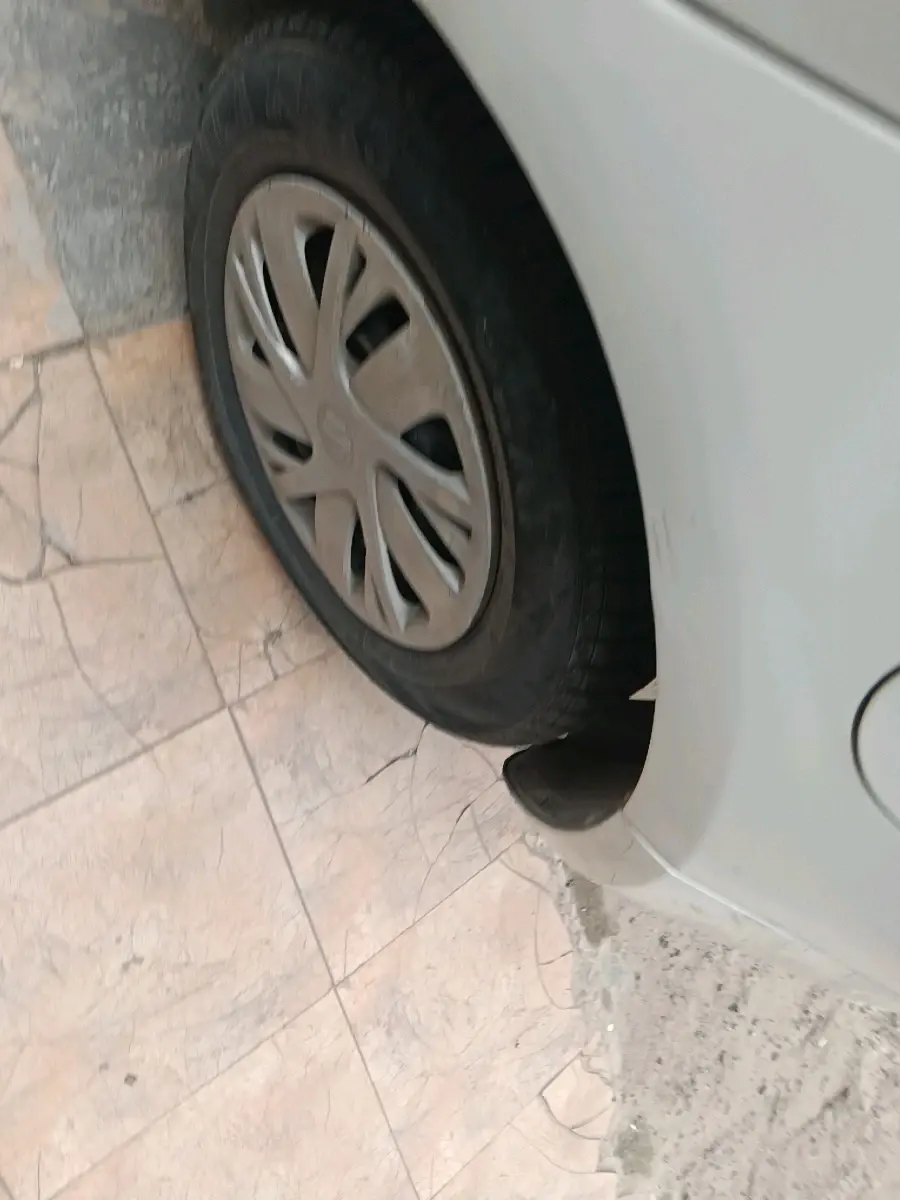 2011 Maruti Swift VXI, Petrol, Manual, 92,650 km, tyre