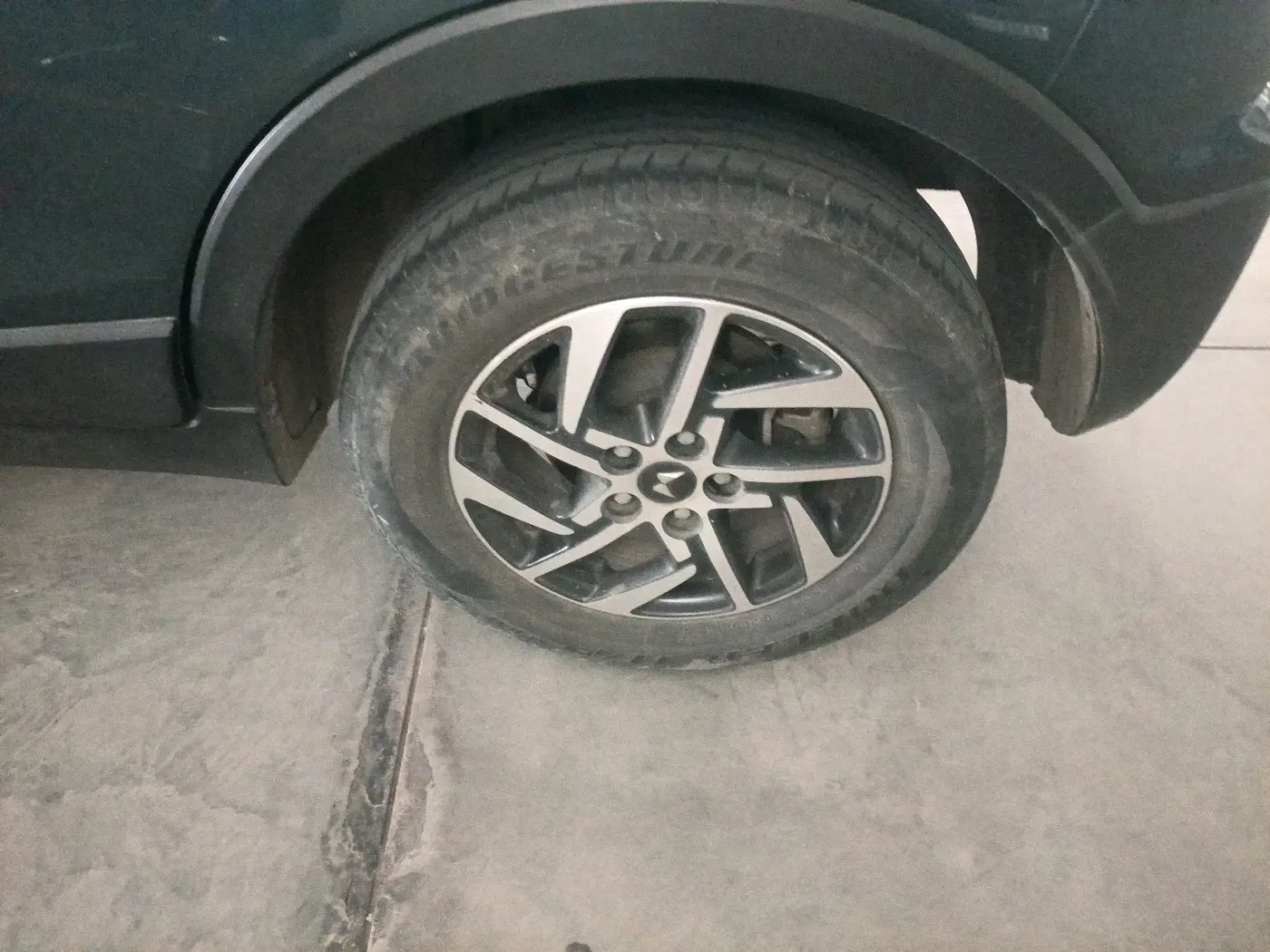 2023 Mahindra XUV300 W8 (O) 1.2 PETROL AMT, Petrol, Automatic, 65,163 km, tyre
