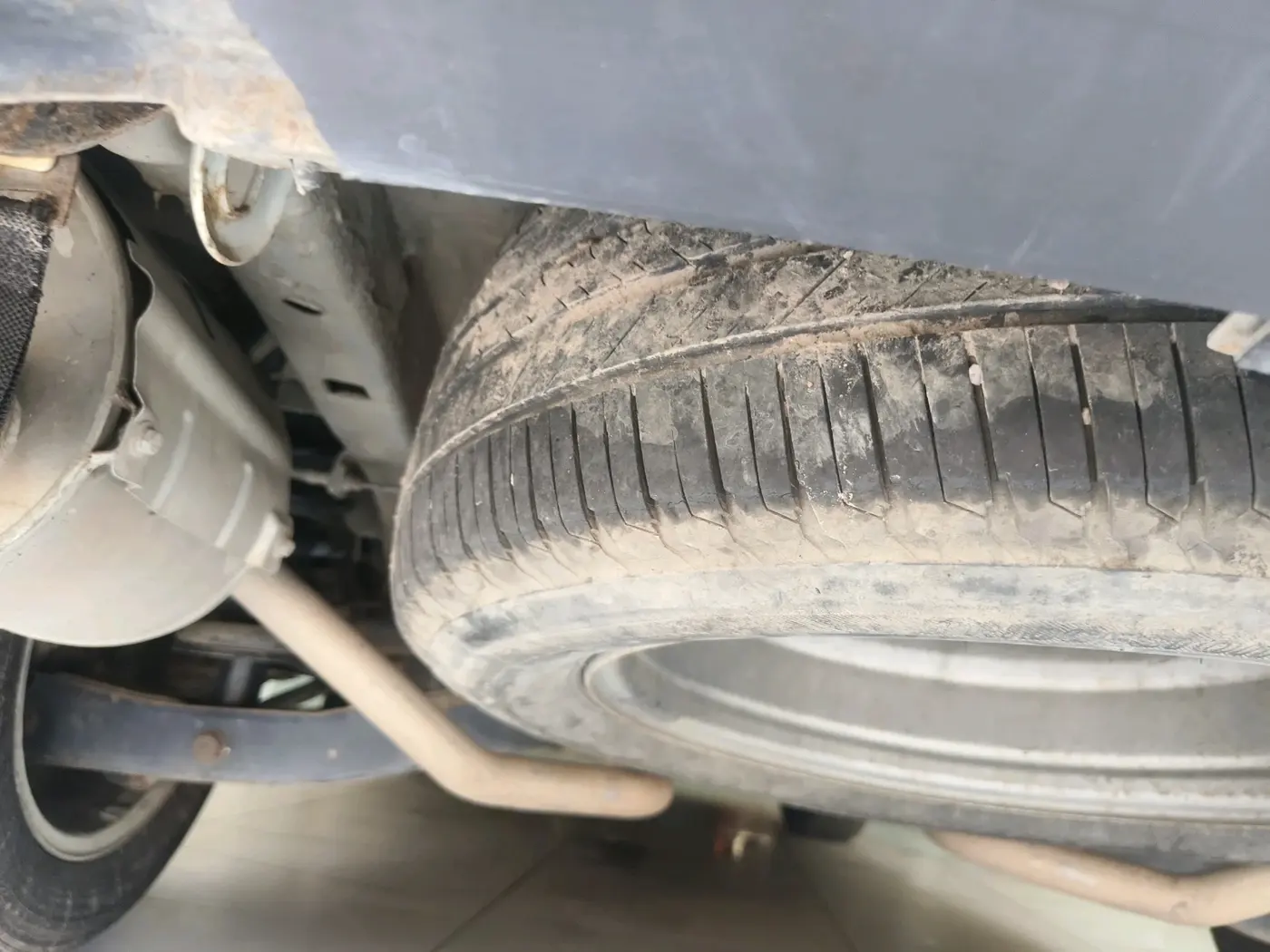 2018 Mahindra XUV500 W11, Diesel, Manual, 1,50,809 km, tyre