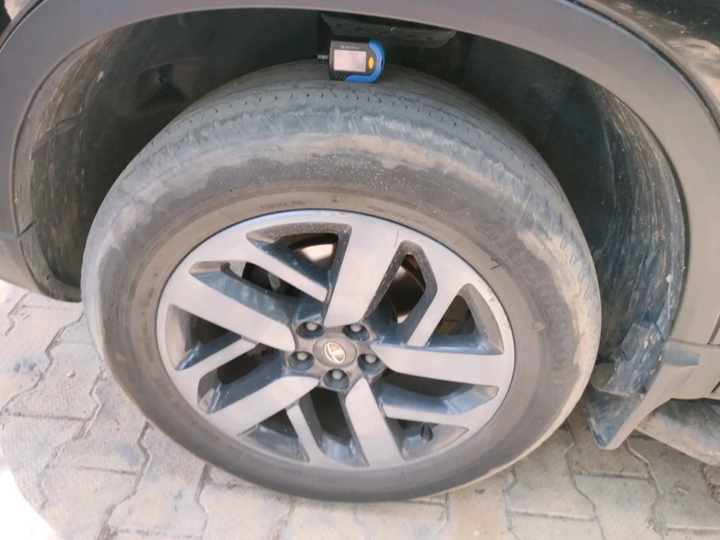 2022 Tata Harrier XZA PLUS 2.0L, Diesel, Automatic, 69,890 km, tyre