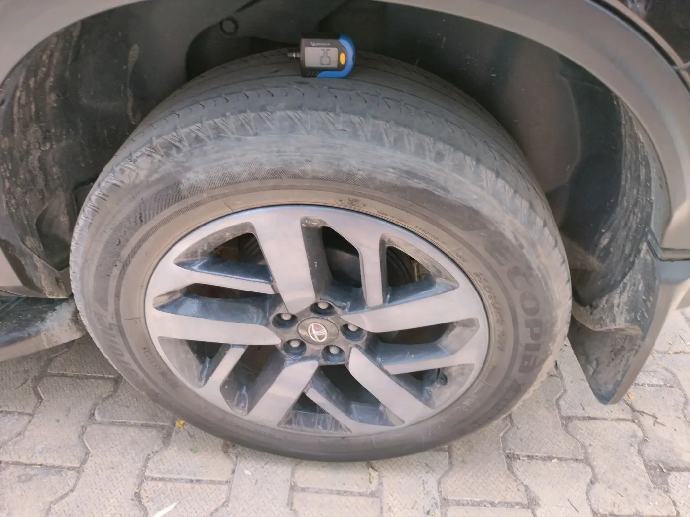 2022 Tata Harrier XZA PLUS 2.0L, Diesel, Automatic, 69,890 km, tyre