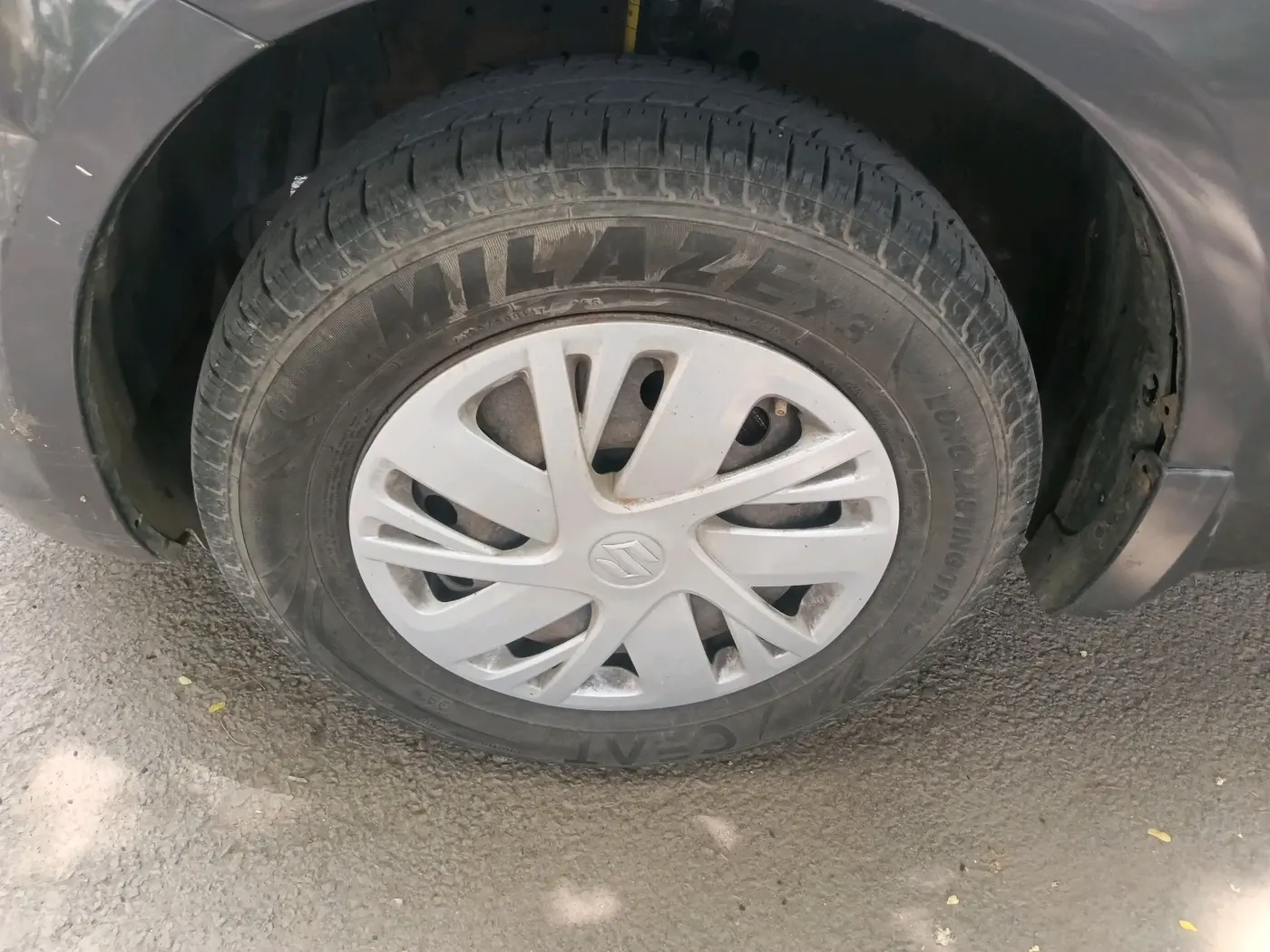 2017 Maruti Swift VXI, Petrol, Manual, 76,407 km, tyre