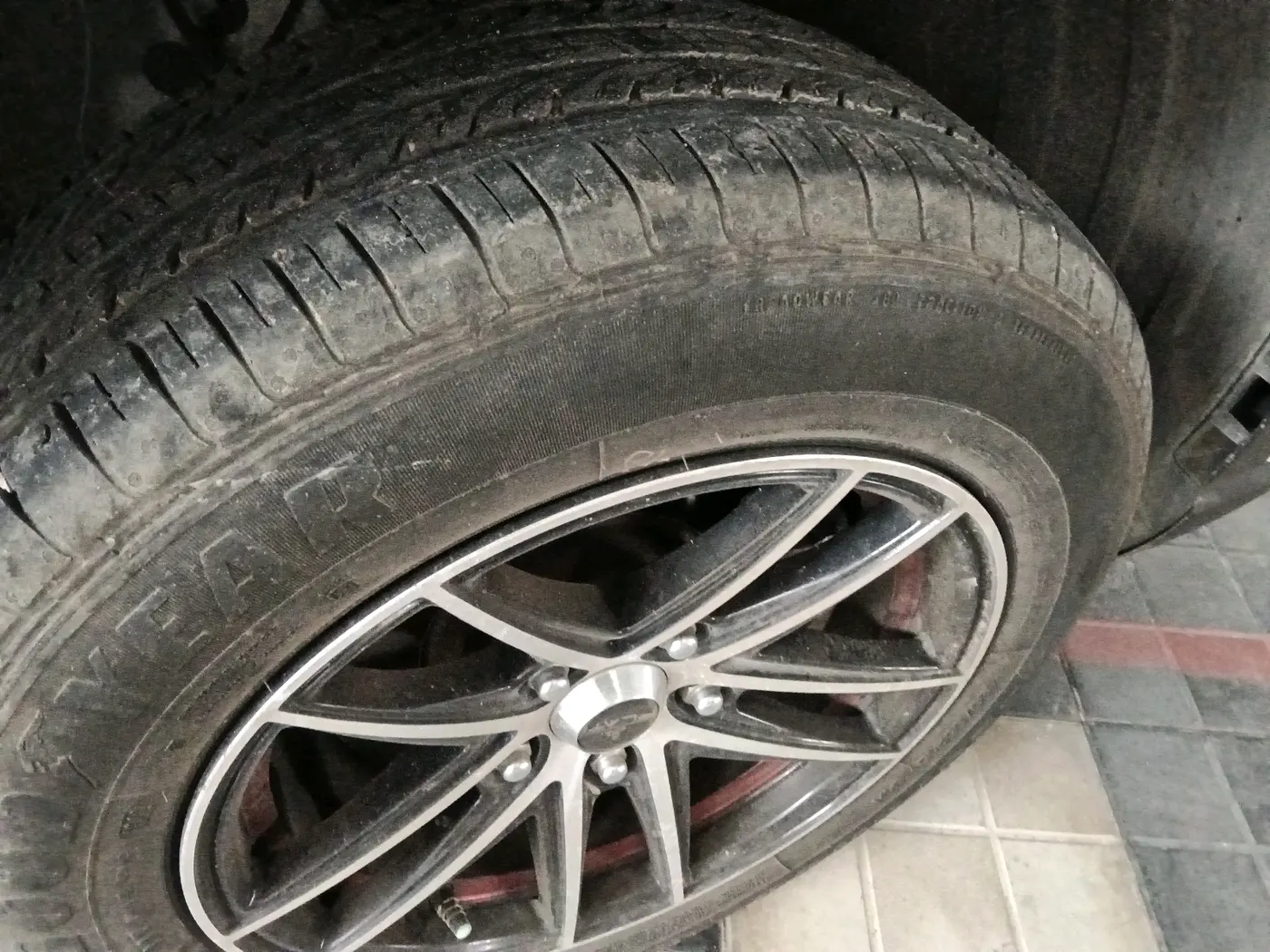 2022 Hyundai VENUE S(O) 1.2, Petrol, Manual, 18,807 km, tyre