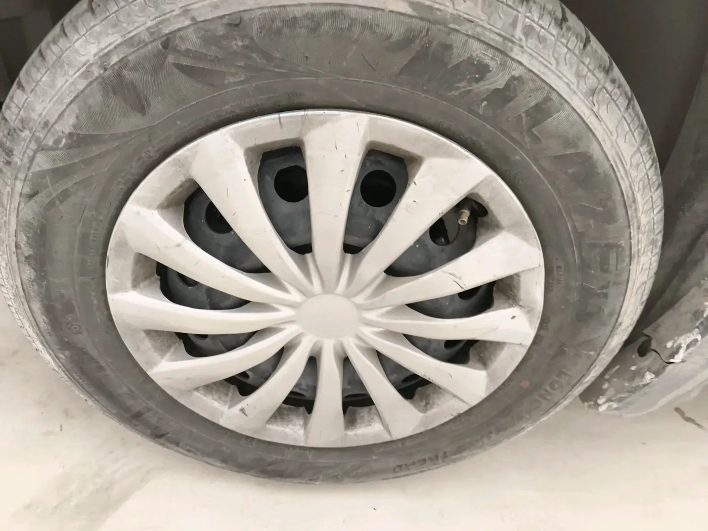 2011 Maruti Swift VXI, Petrol, Manual, 71,964 km, tyre