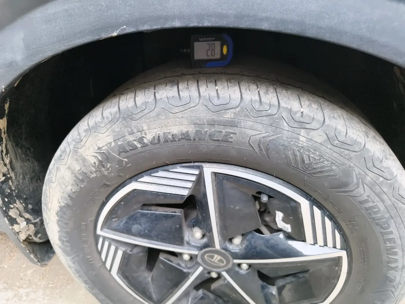2023 Tata NEXON FEARLESS + S P MT, Petrol, Manual, 34,338 km, tyre