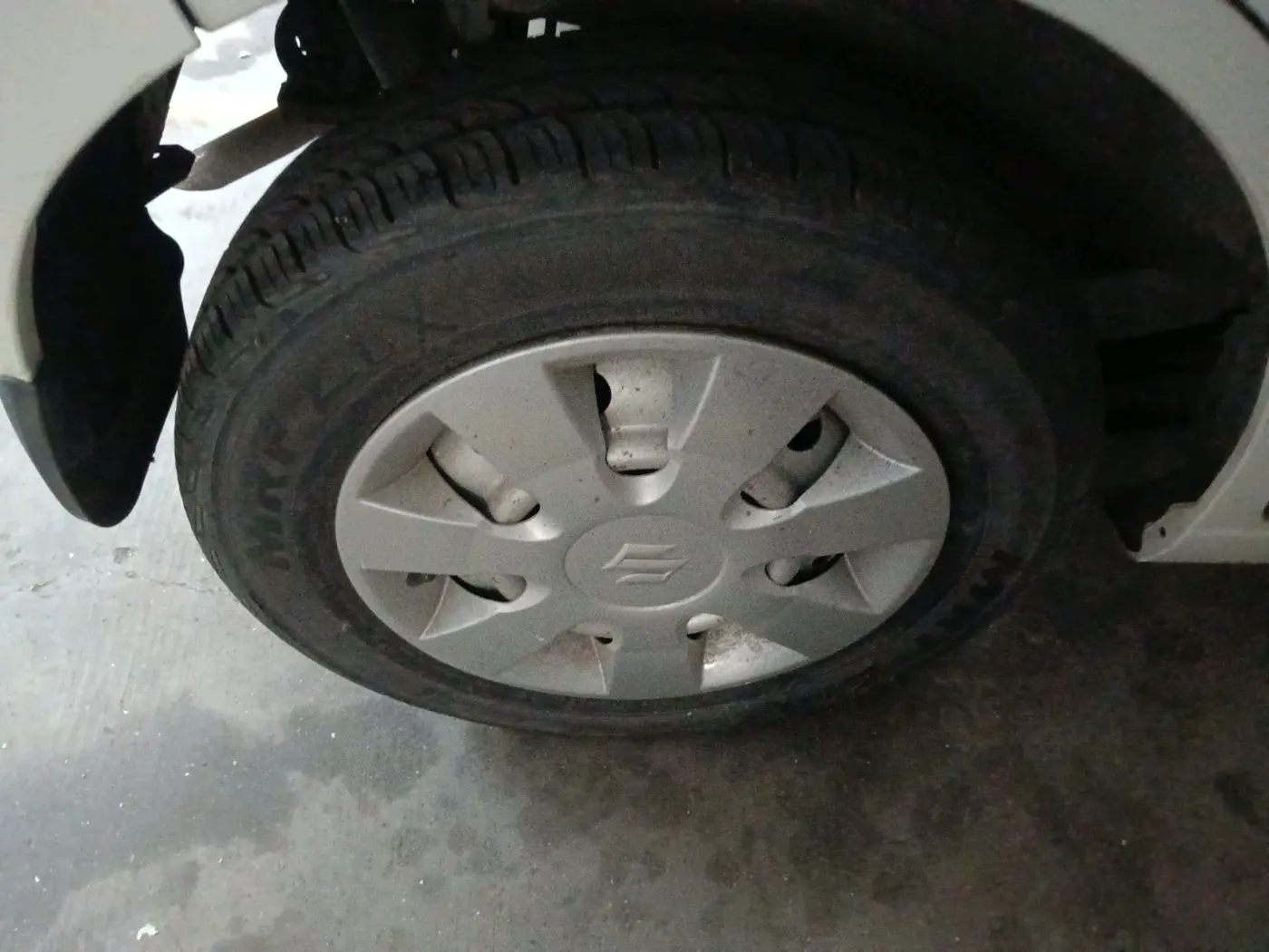 2012 Maruti Wagon R 1.0 LXI, Petrol, Manual, 57,364 km, tyre