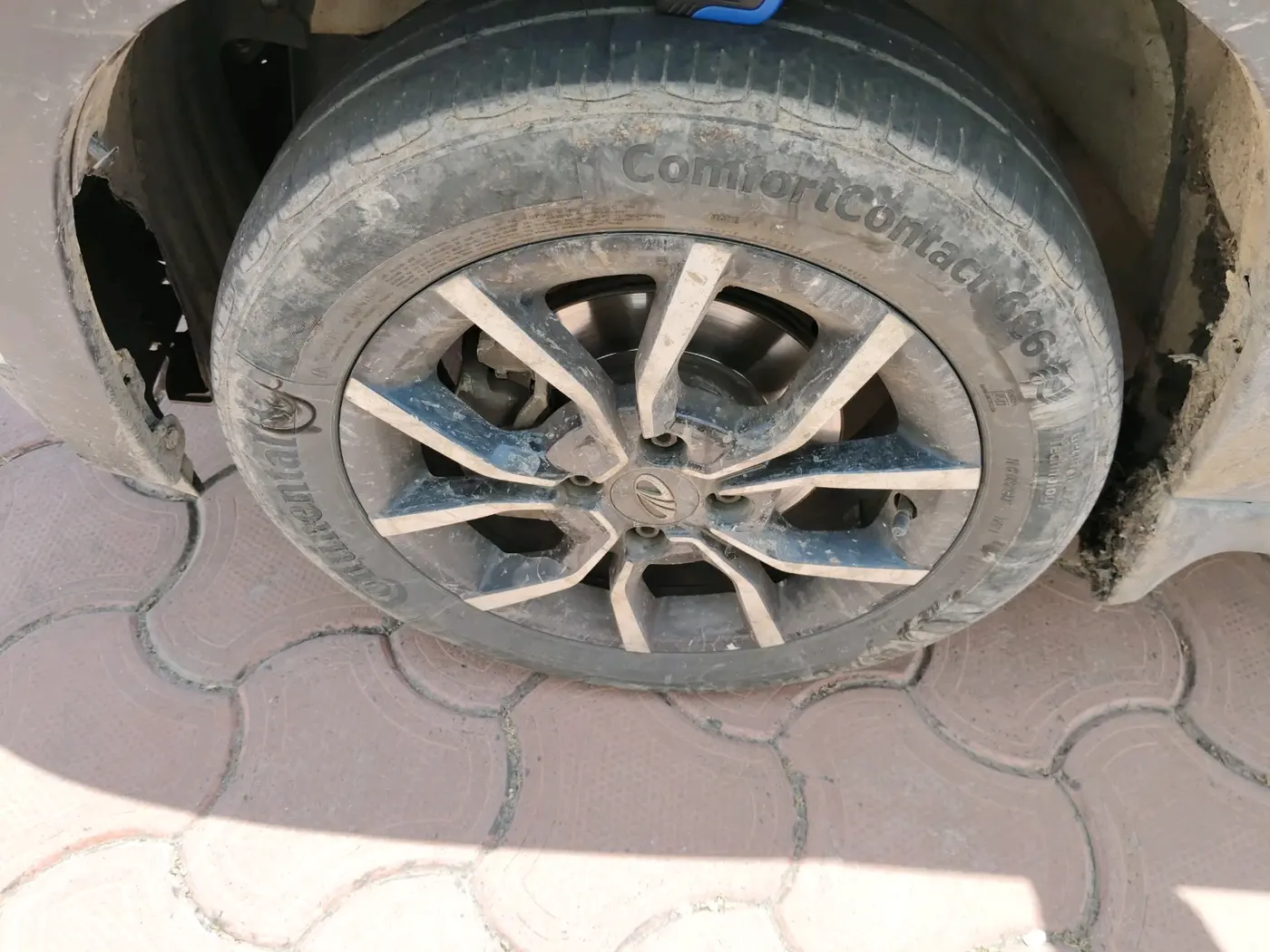 2017 Mahindra Kuv100 K8 6 STR, Petrol, Manual, 99,426 km, tyre