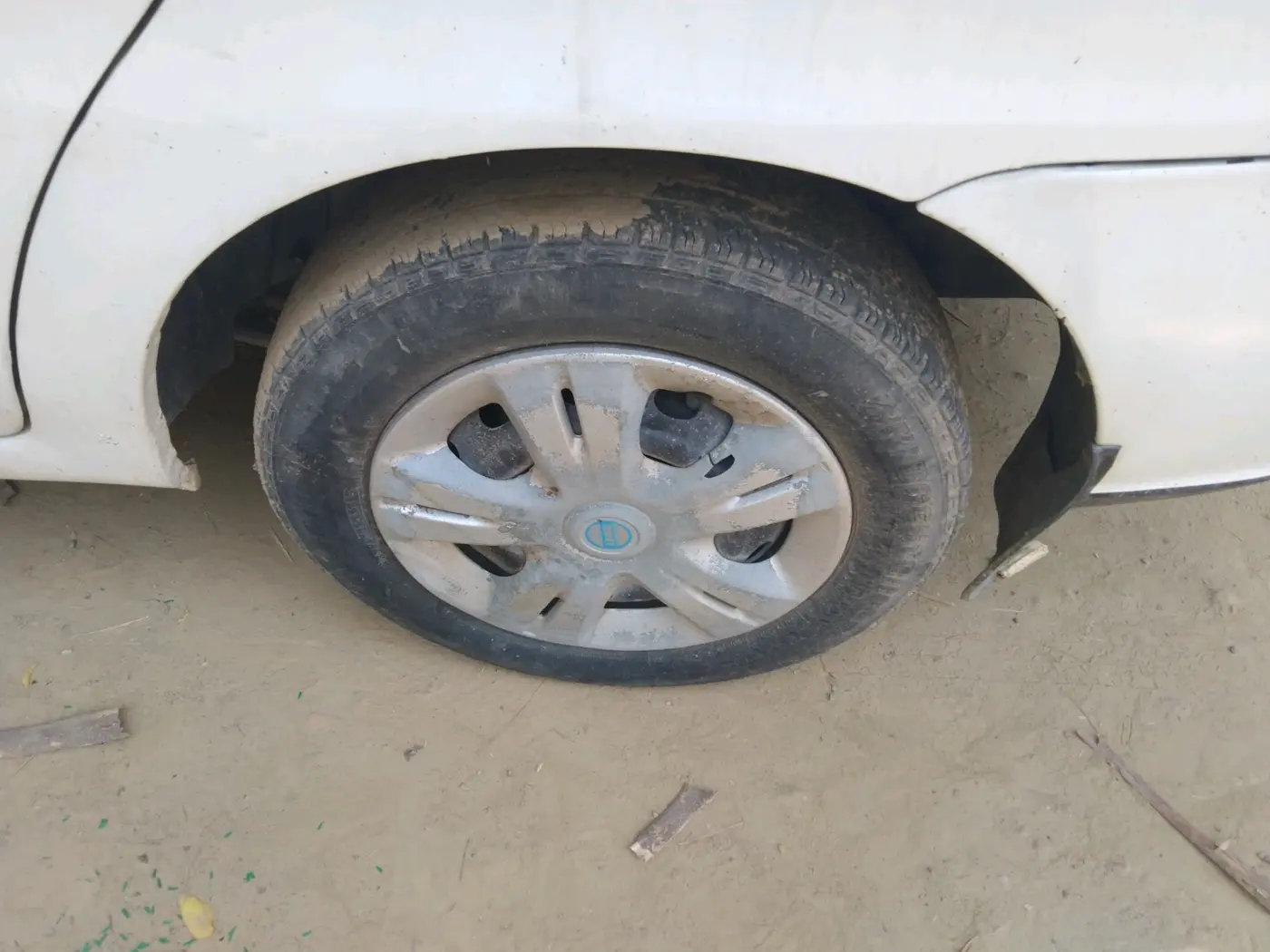 2016 Tata Indica EV2 GLS, Petrol, Manual, 42,493 km, tyre
