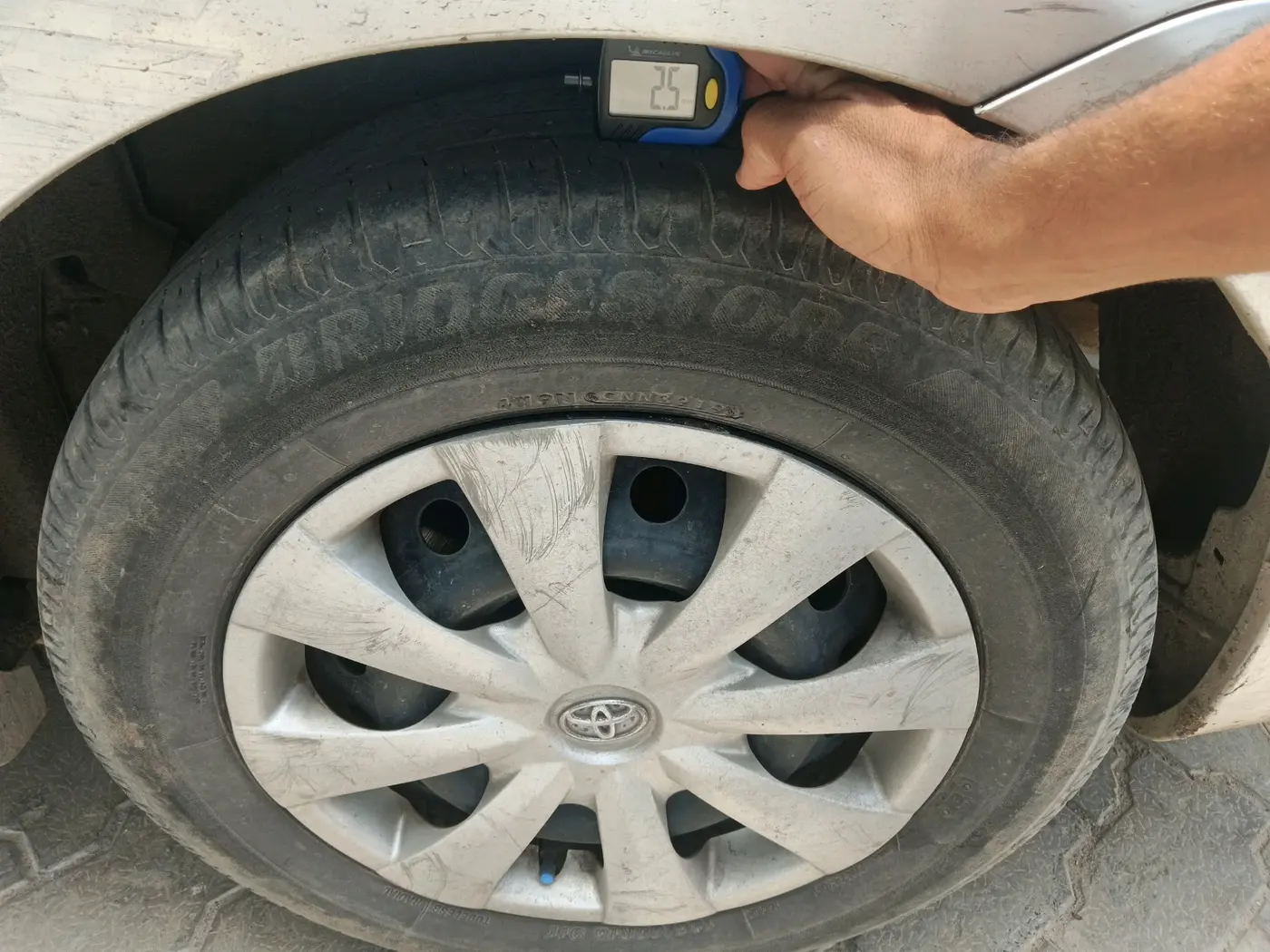 2011 Toyota Corolla Altis J PETROL, CNG, Manual, 1,43,079 km, tyre